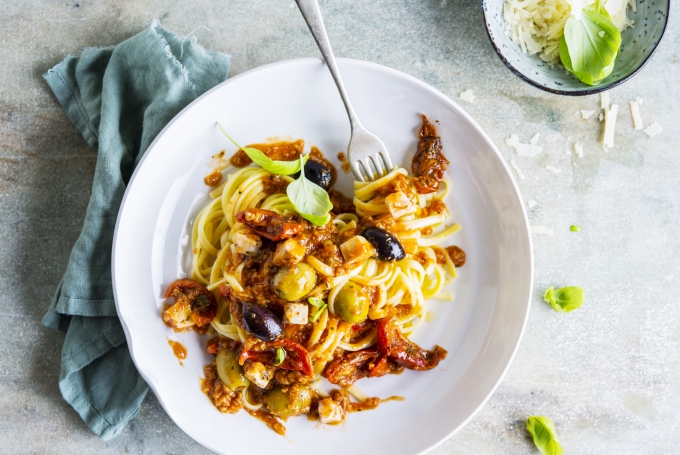 Spaghettie a la bolegnese | vegetarische spaghetti a la bolognaise | Italiaanse tomatensaus | Cook & Create