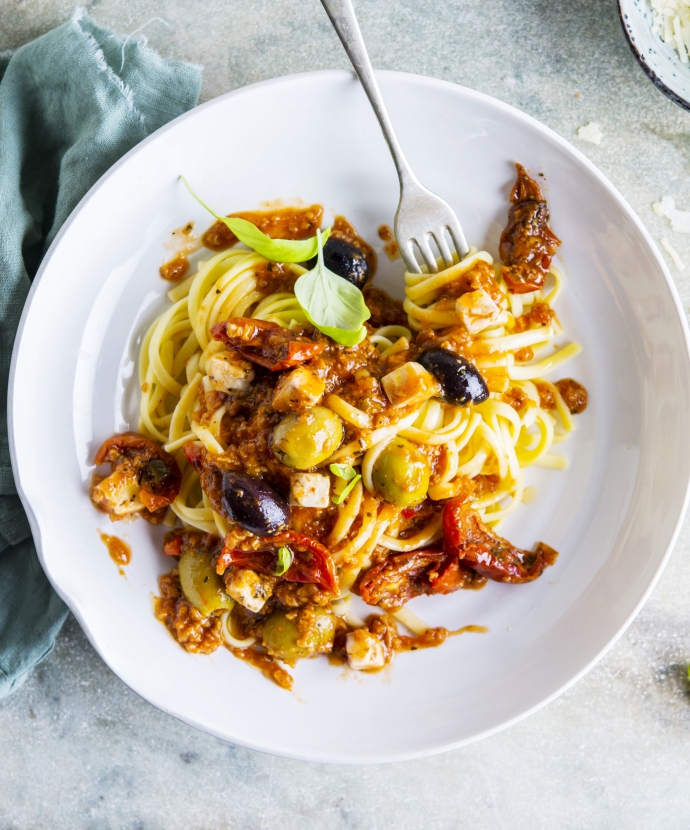 Spaghettie a la bolegnese | vegetarische spaghetti a la bolognaise | Italiaanse tomatensaus | Cook & Create