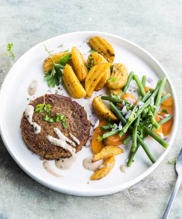 klassiek gerecht vega burger aardappelen groenten | grootkeuken instelling | zero meat burger | Cook & Create