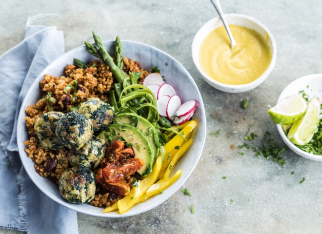 bulgur buddha bowl | mediterraanse salade vegetarisch